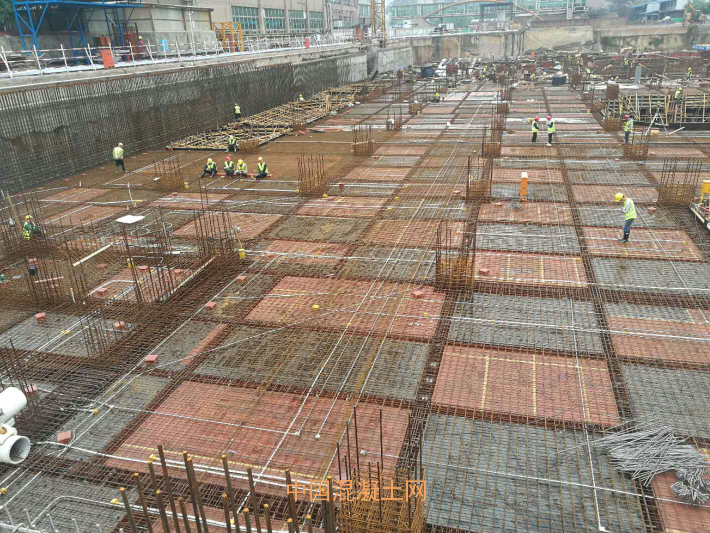 长沙旺旺医院C60自密实混凝土顺利浇筑完成